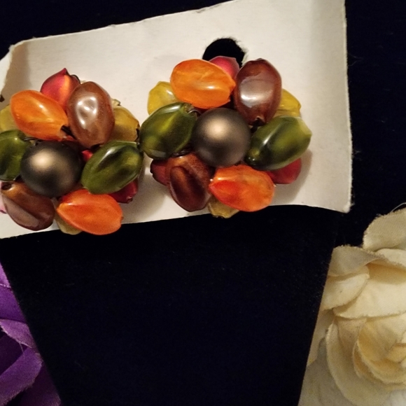 Vtg Cĺip On Earrings Marked Hong Kong Faux Pearls Multi Colors Orange Green Blk - Picture 3 of 5